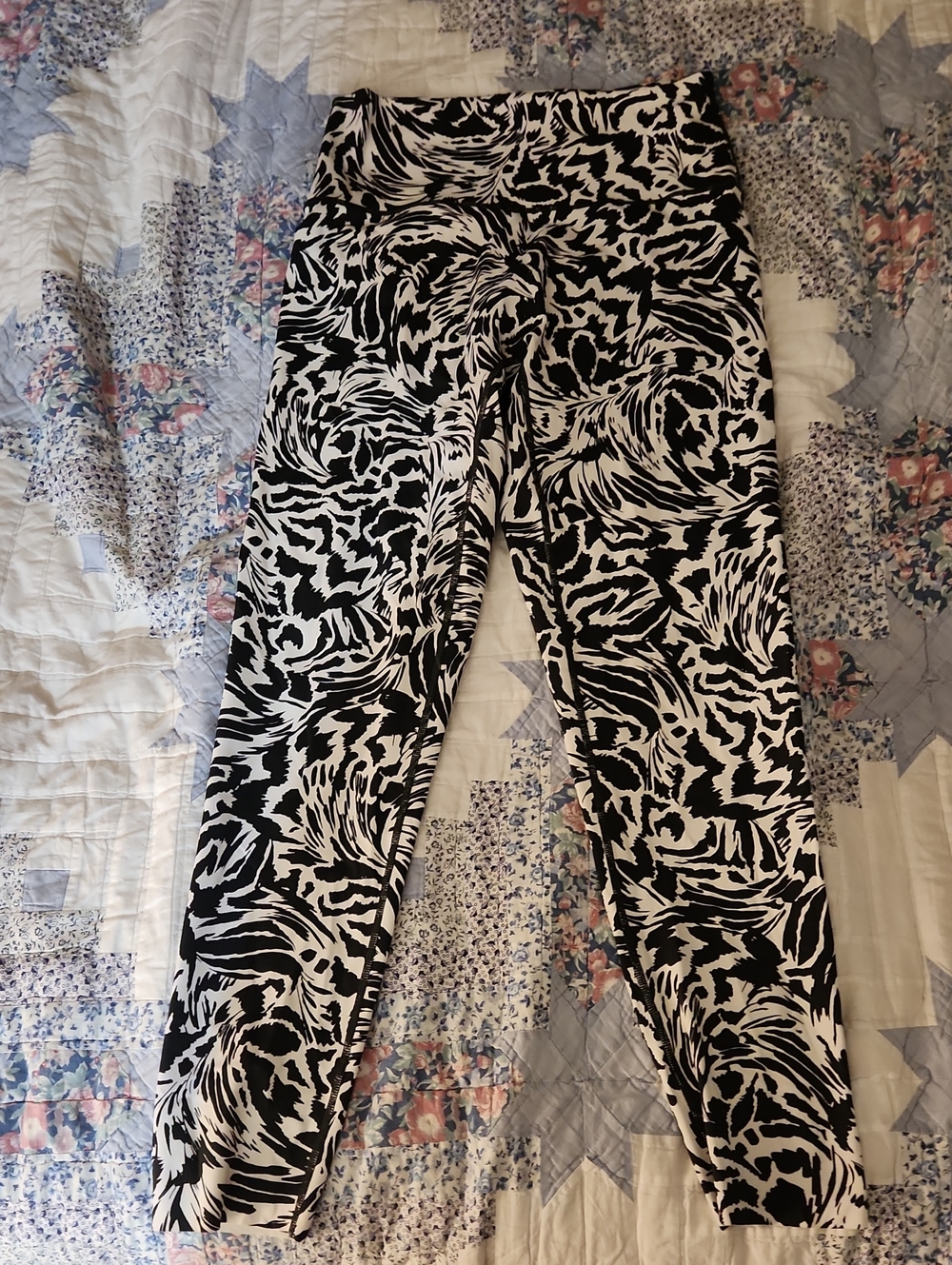 aerie Black and White Abstract Print Leggings